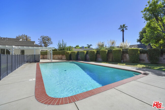 Building Photo - 4875 Bluebell Ave