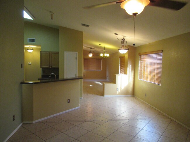 Building Photo - Attractive 4 Bedroom 2 Bath Home in the Tucson Mtn. Area Near Pima College & Downtown