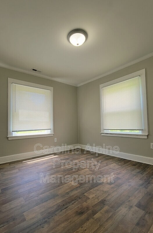 Building Photo - 105 Bingo Ln