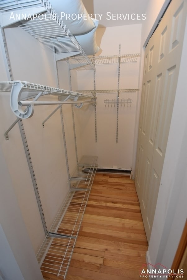 Building Photo - 1011 Hyde Park Dr