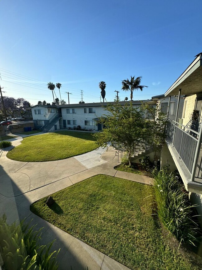 Building Photo - 1 BDRM, 1 Bath with Parking Space