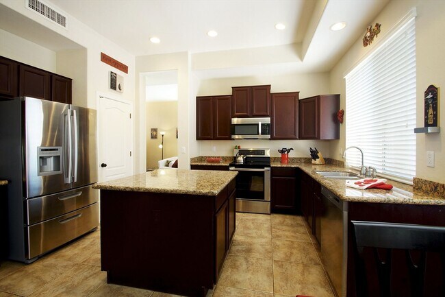 Building Photo - 4 Bedroom Furnished Gilbert Home