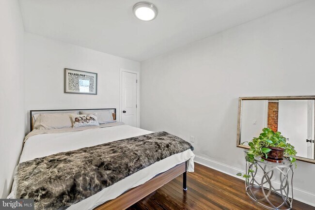 Building Photo - 2648 E Mayfield St