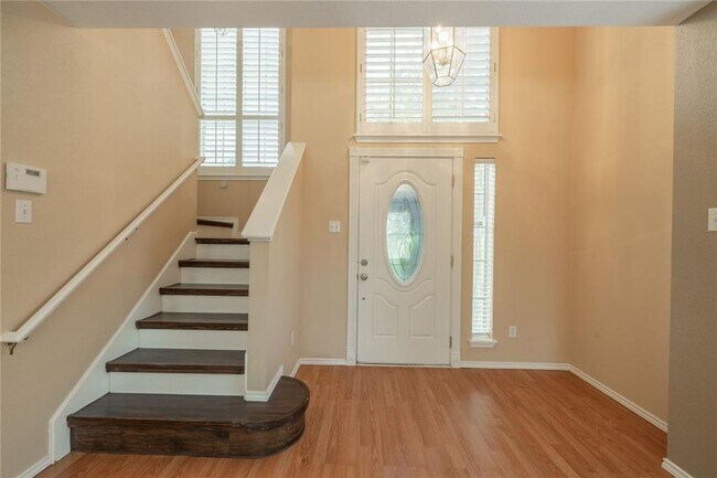 Building Photo - No Carpet! Tons of Space! Beautiful backya...