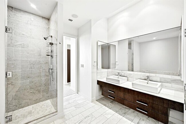 Building Photo - 210 Lavaca St