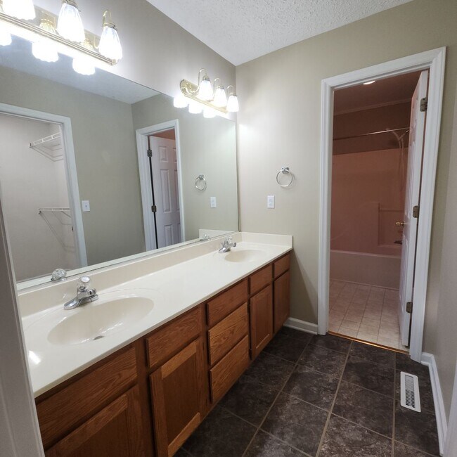 Building Photo - One Level House with An Open FloorPlan FOR...