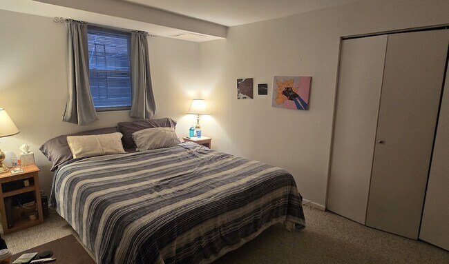 Building Photo - 4215 N Sheridan Rd