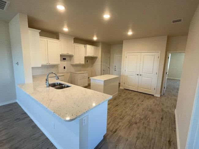 Building Photo - 5100 Rose Petal Ct