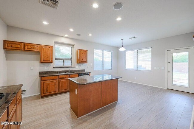Building Photo - 16205 W Gibson Ln
