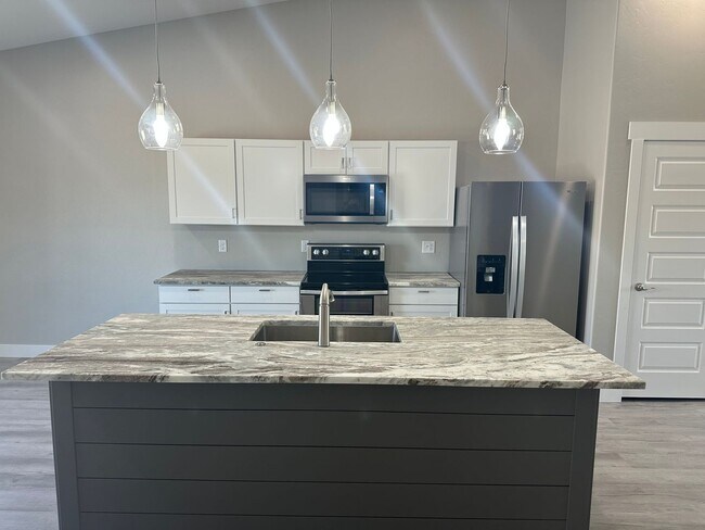 Building Photo - Available Now – Beautiful 3 Bed, 2.5 Bath Townhouse!!!