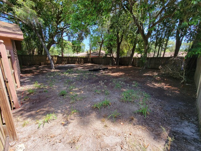 Building Photo - 4846 Royal Palm Ave