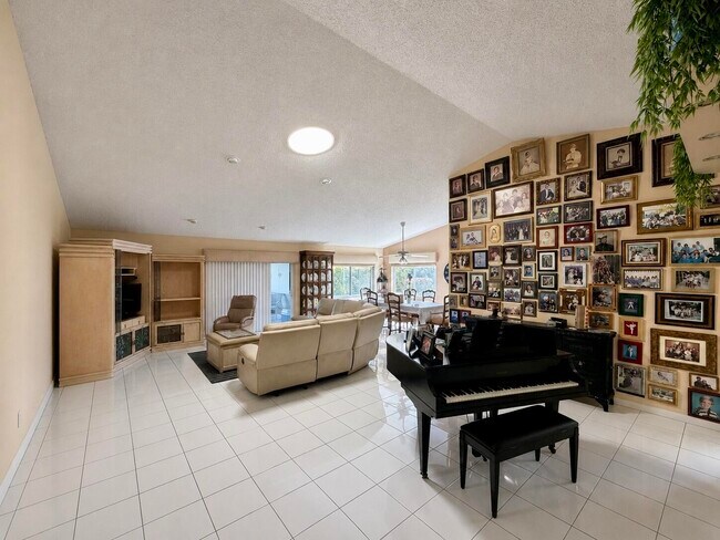 Building Photo - 7758 Cloverfield Cir