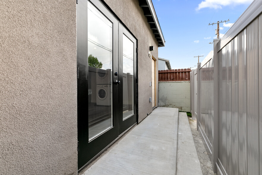 Building Photo - 6519 Coldwater Canyon Ave