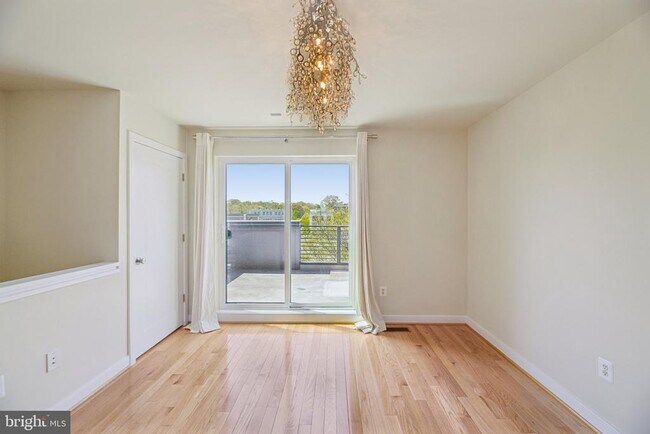 Building Photo - 5627 45th Ave