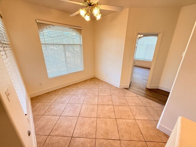 Building Photo - 2050 W Warm Springs Rd