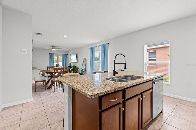 Building Photo - 10966 High Noon Trl