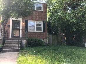 Building Photo - 3 BDRM 1.5 BTH in Baltimore City Sinclair Ln