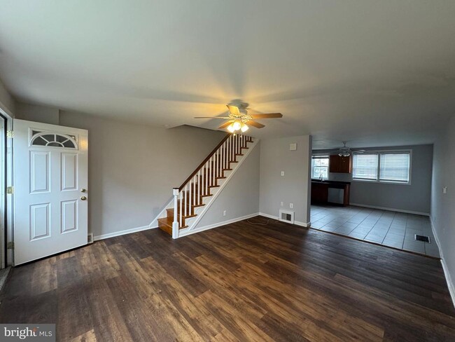 Building Photo - 3503 Hartel Ave