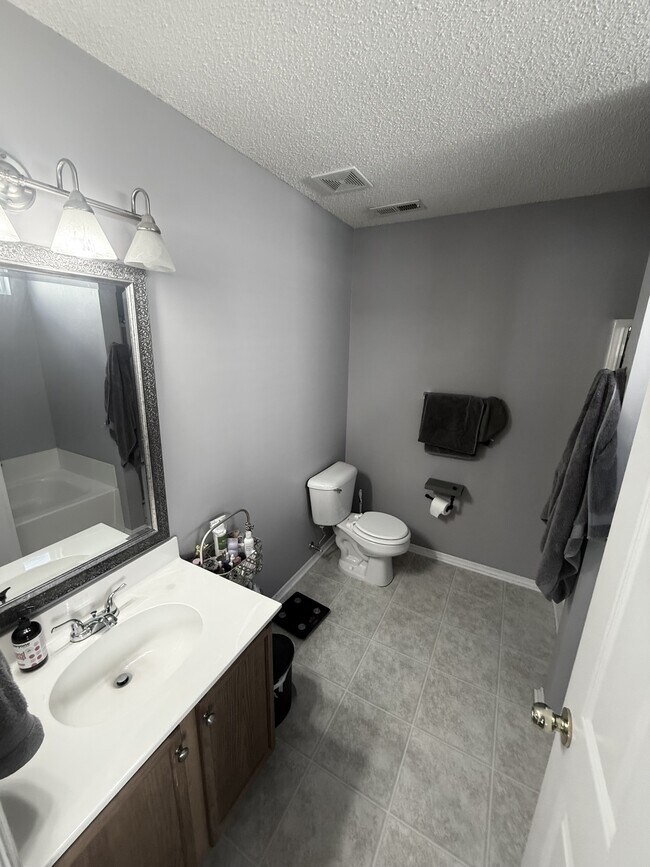 Building Photo - 170 Bellegrove Dr