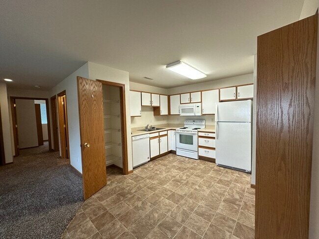 Building Photo - 6601 Creekside Dr NE