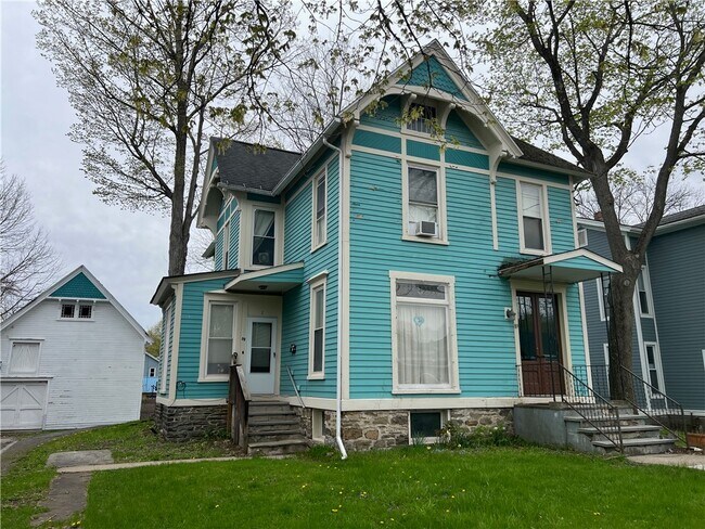 Primary Photo - 89 Chestnut St