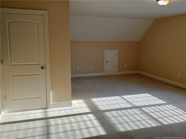 Building Photo - 40 Cromwell Cir