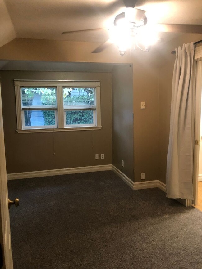 Building Photo - Beautiful Ground Level 1Bed/1Bath with Deck Close to Downtown Albany!