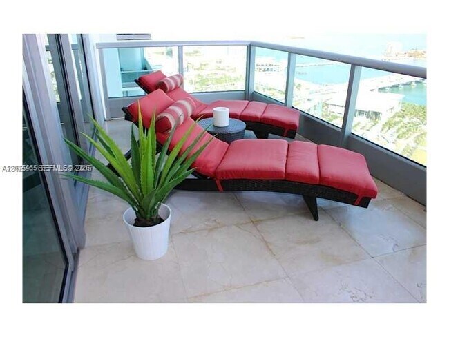 Building Photo - 900 Biscayne Blvd