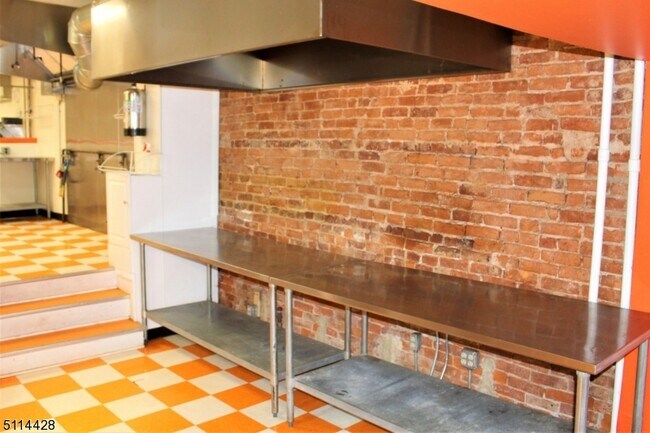 Building Photo - 396 S Main St