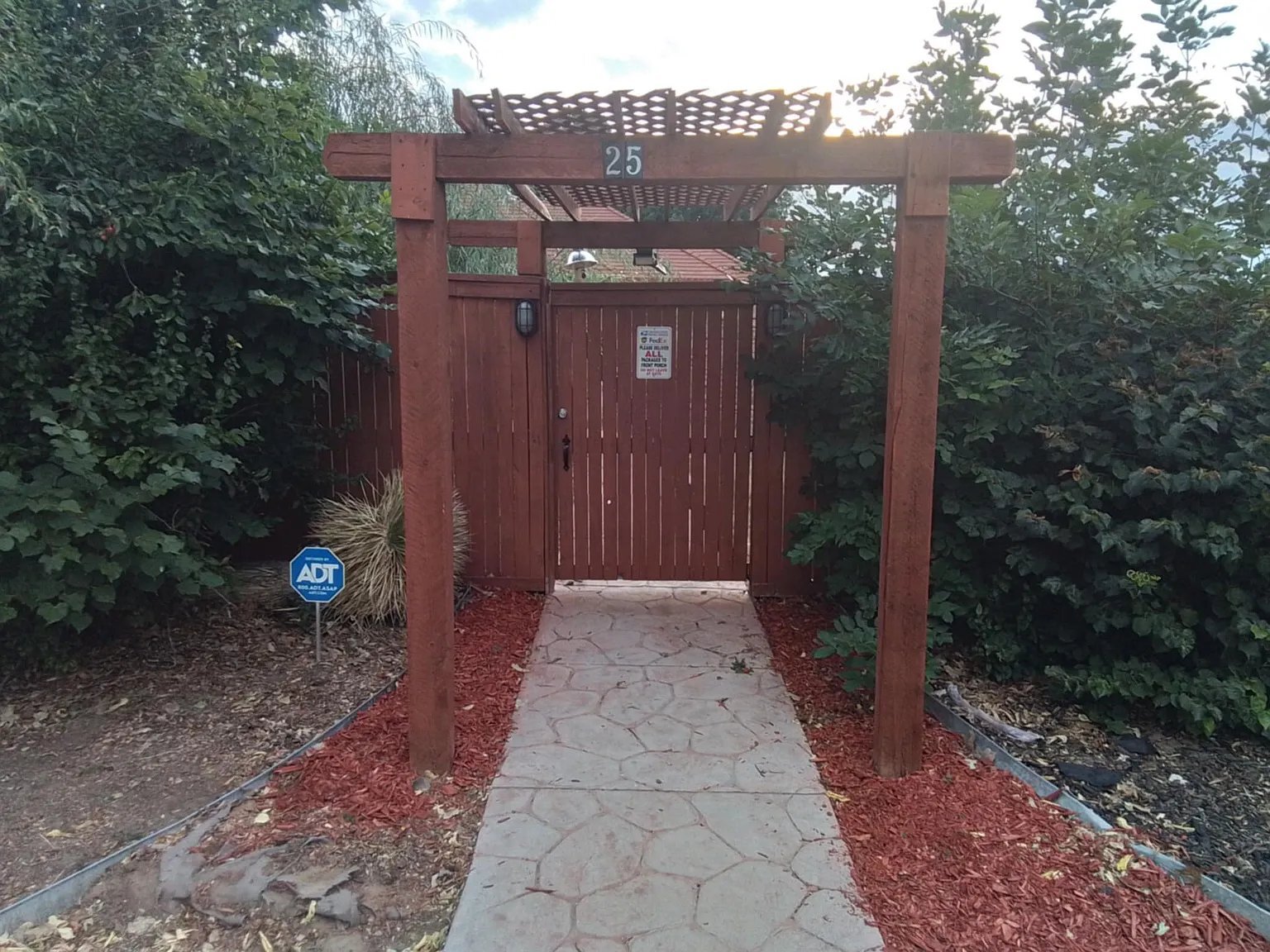 Building Photo - 2580 N Monaco St Pkwy