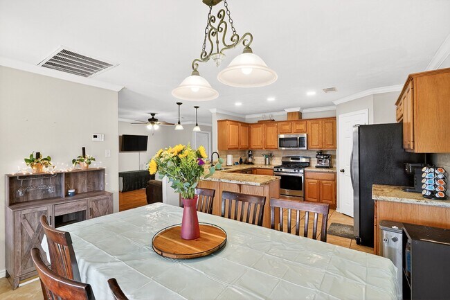 Building Photo - 1308 Roanoke Ct