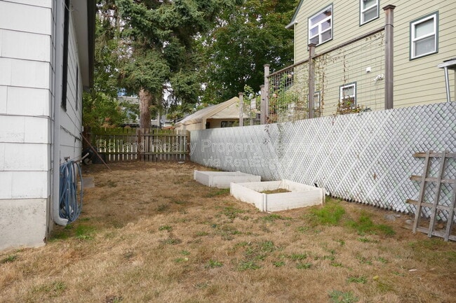 Building Photo - 1615 N 38th St