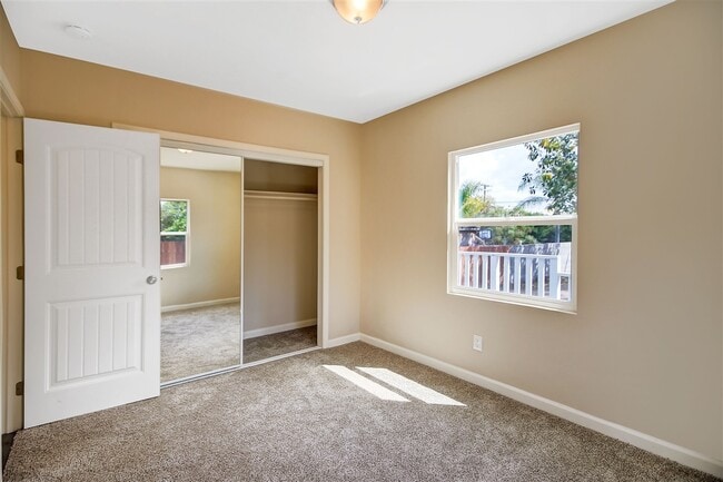 Building Photo - 511 41st St