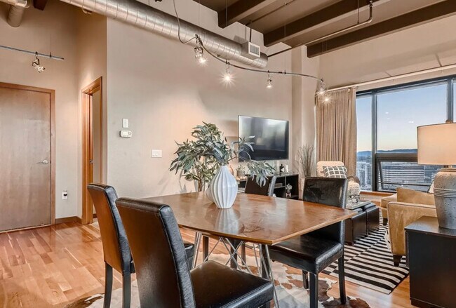 Building Photo - 100 Park Ave W