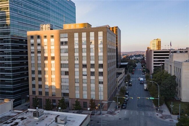 Building Photo - 710 Colorado St