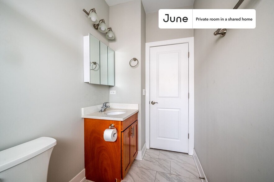 Building Photo - Room in Shared 5 bed/3 bath home