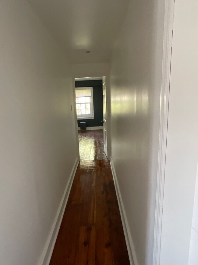 Building Photo - 624 Catharine St