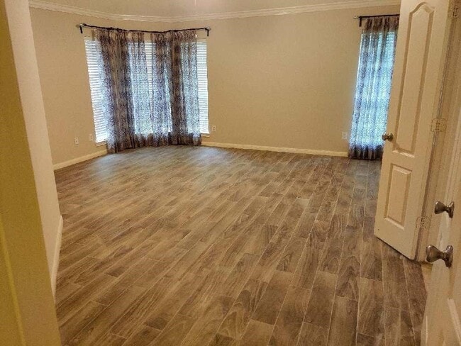 Building Photo - 215 Heathbrook Ln