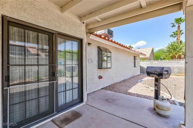Building Photo - 6442 W Mesa Vista Ave