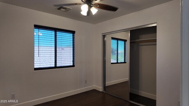 Building Photo - 4414 W Donner Dr
