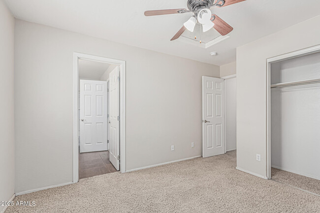 Building Photo - 1242 E Strawberry Dr