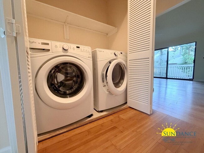 Building Photo - Charming 2 Bedroom Unit in Fort Walton Beach!