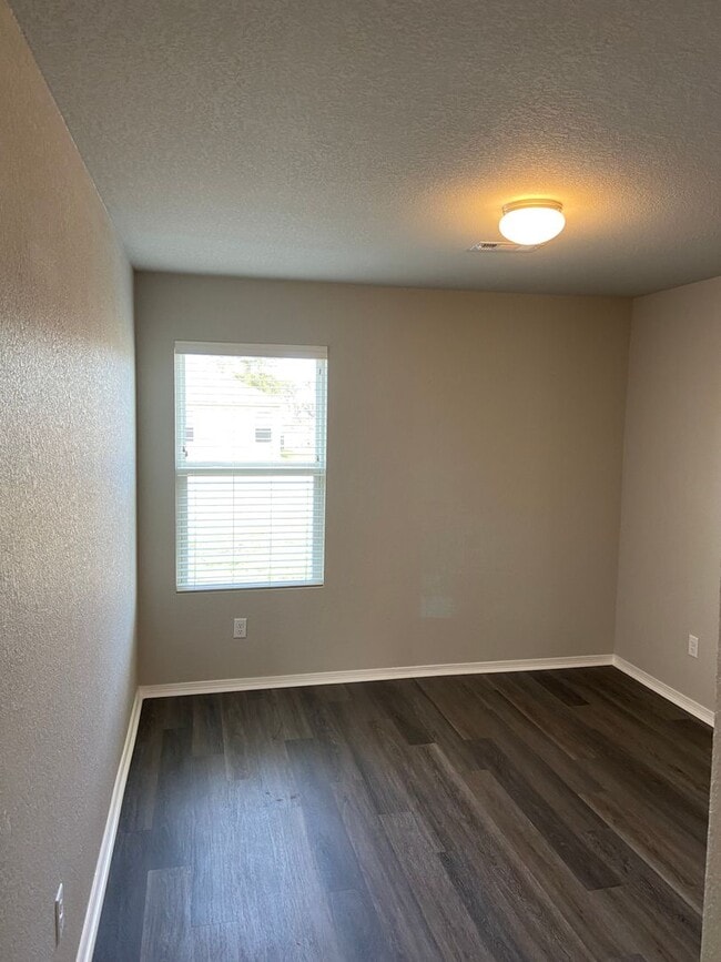 Building Photo - Three Bedroom | Two Bath Home in Maumelle