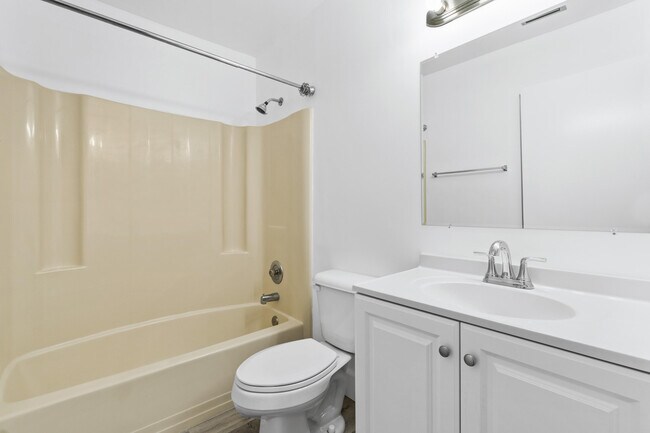 Building Photo - 5151 W Club Cir