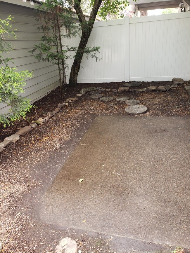Building Photo - 623 E Whispering Pines Ln