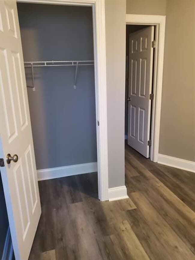 Building Photo - 1607 Division St