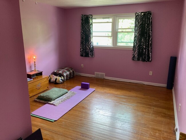 Building Photo - 325 Fellows Ave