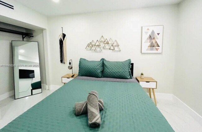 Building Photo - 2612 SW 12th St