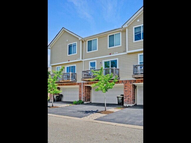 Building Photo - 1464 Lake Ridge Ct