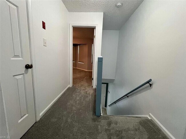 Building Photo - 4930 Cypress Point Cir